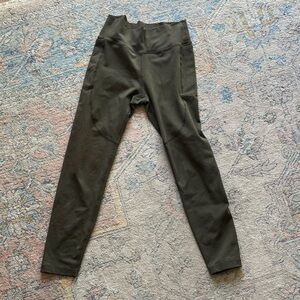 Vuori Dark Green High-Waisted Leggings